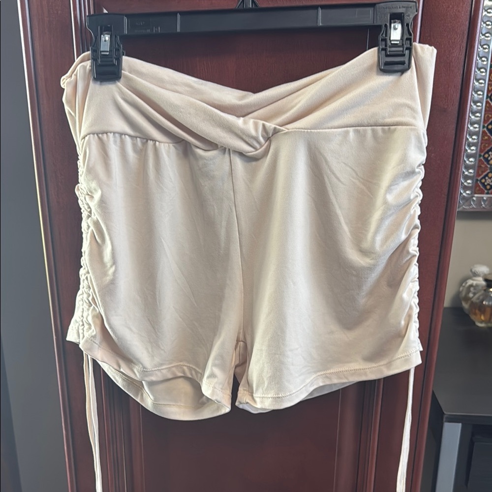 Ballerina drawstring side Cream Women's Shorts